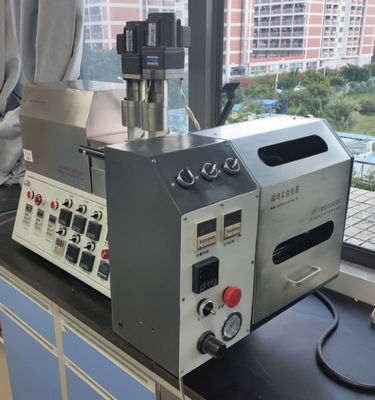 Experimenteel Mini Automatic Bottle Blowing Machine 3-5kg/Cm2