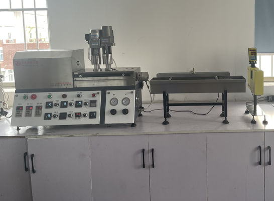 0.75KW PLC Extruder van de het Laboratorium Tweelingschroef van het Controlelaboratorium 250mm Schroefdraadlengte
